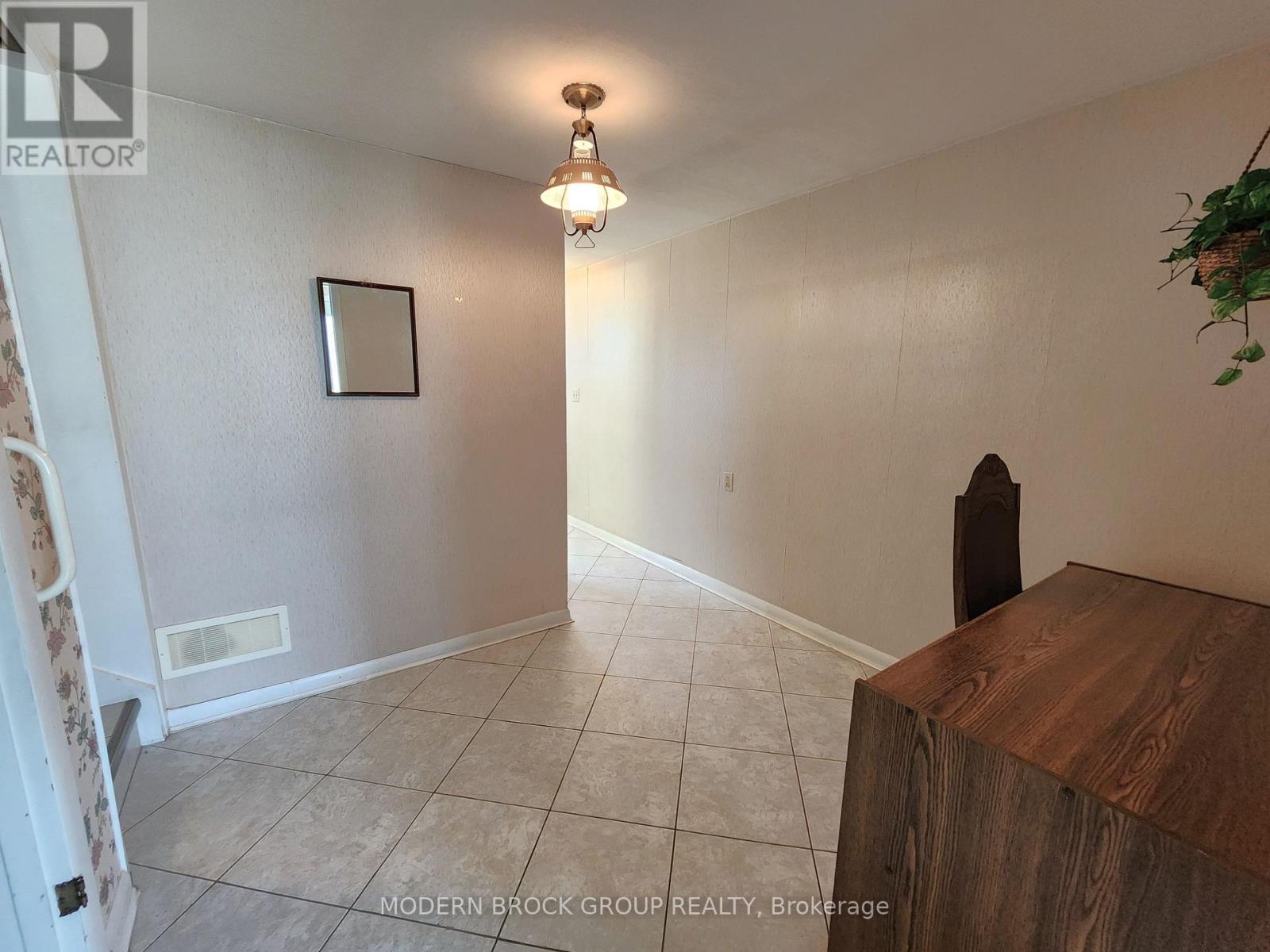 2 WOODLAWN PLACE - 29