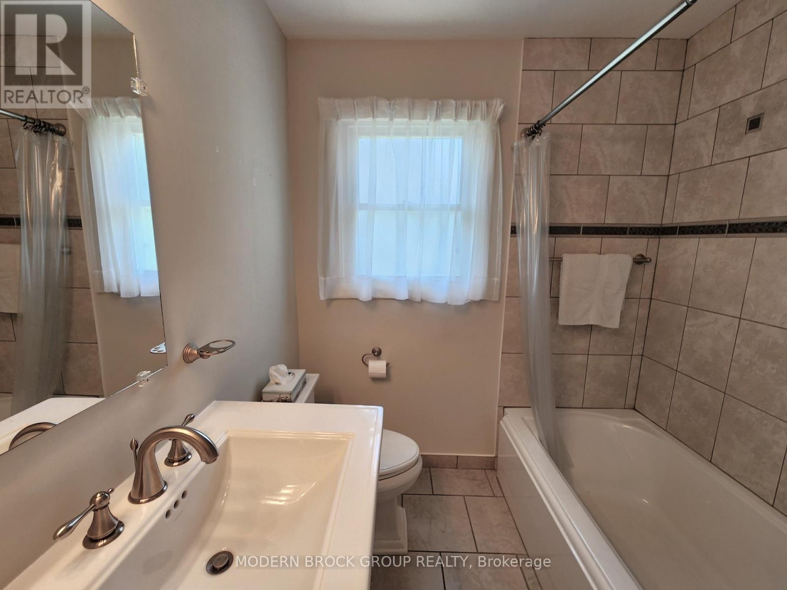 2 WOODLAWN PLACE - 40