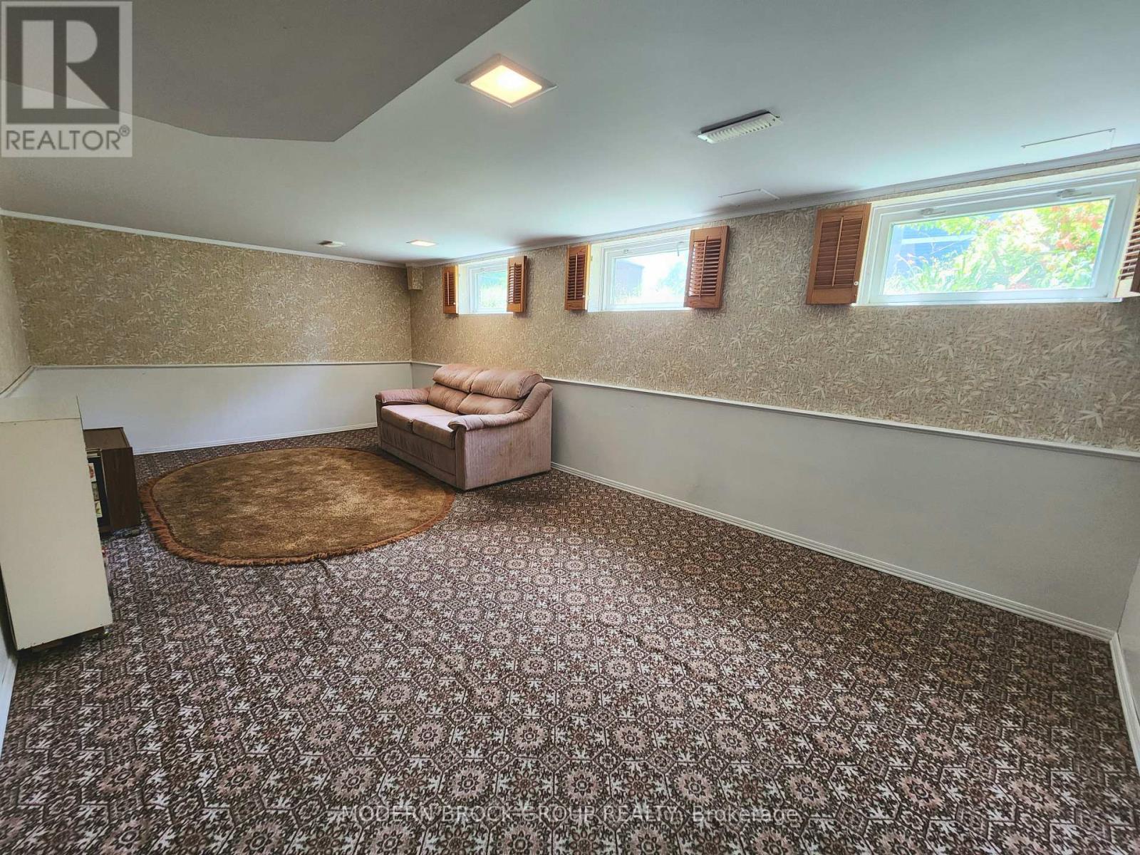 2 WOODLAWN PLACE - 42