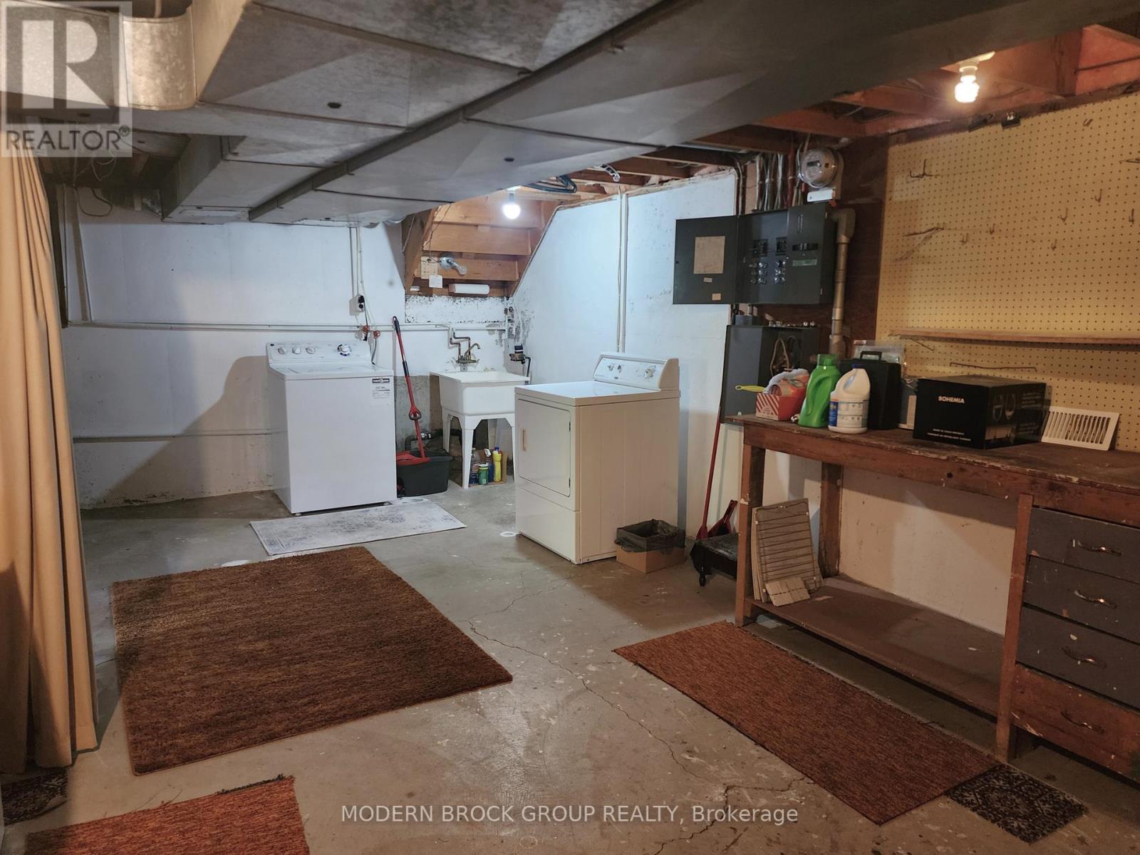 2 WOODLAWN PLACE - 46