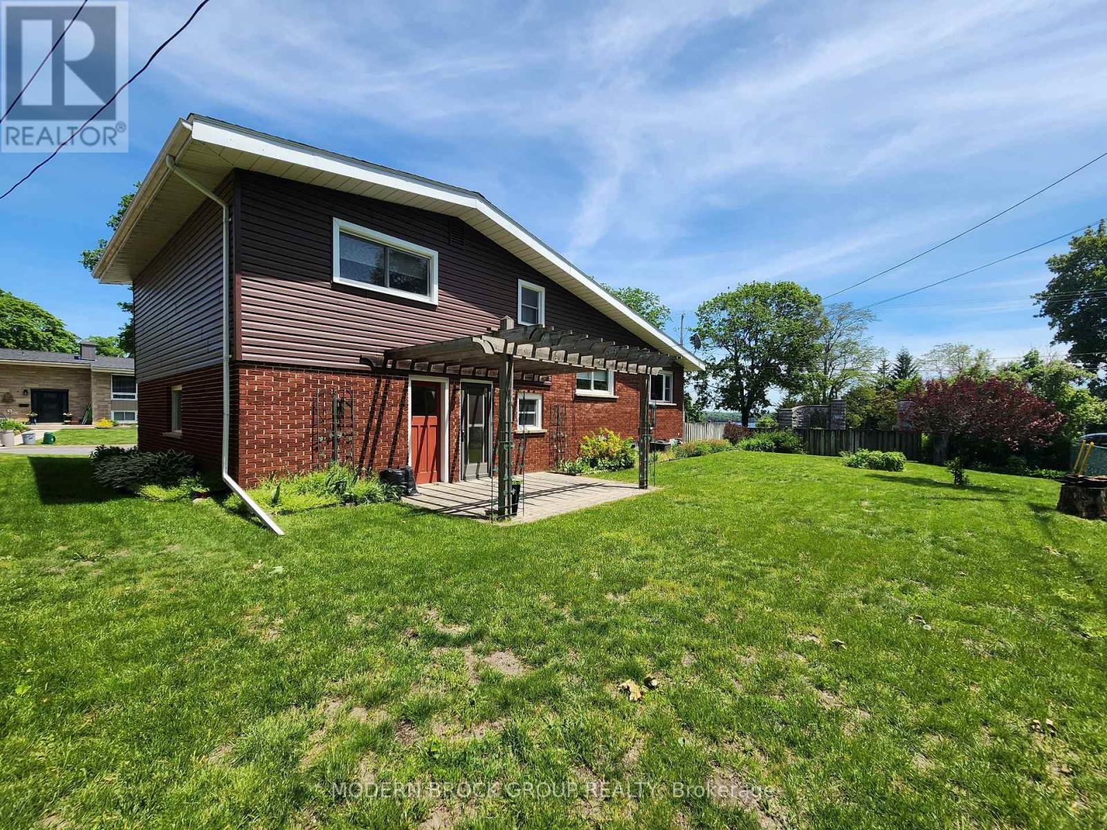 2 WOODLAWN PLACE - 6