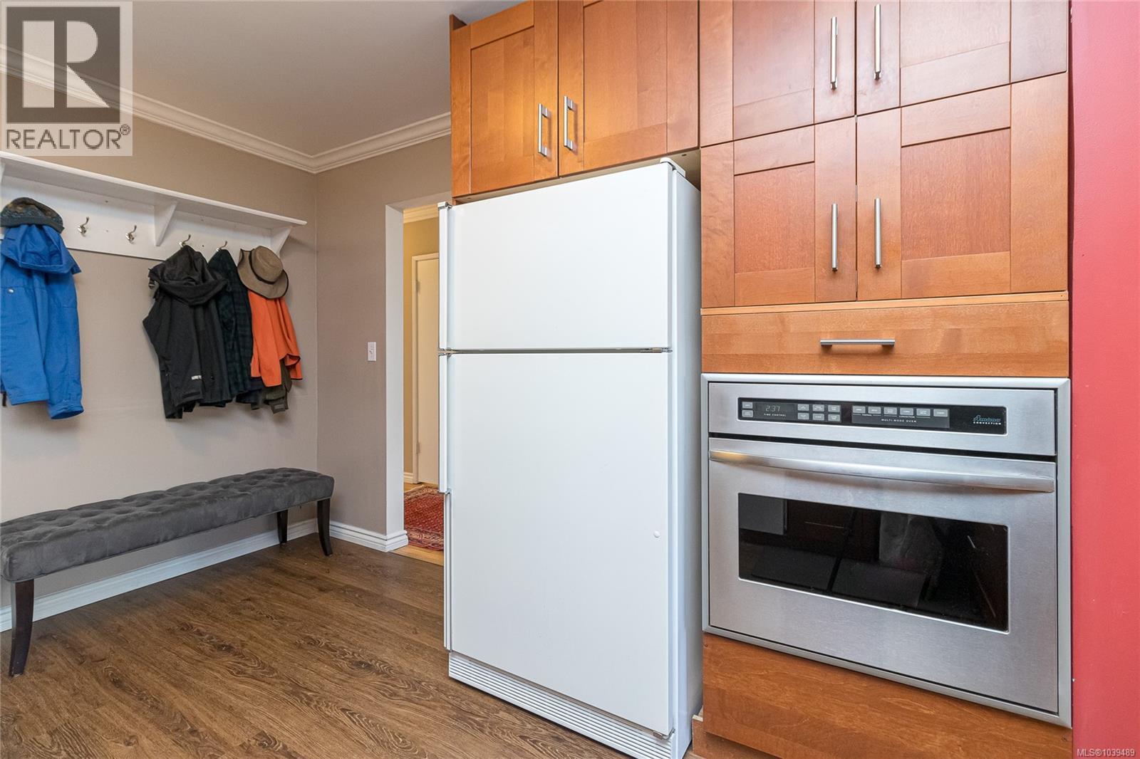 2739 Grosvenor Rd - 10