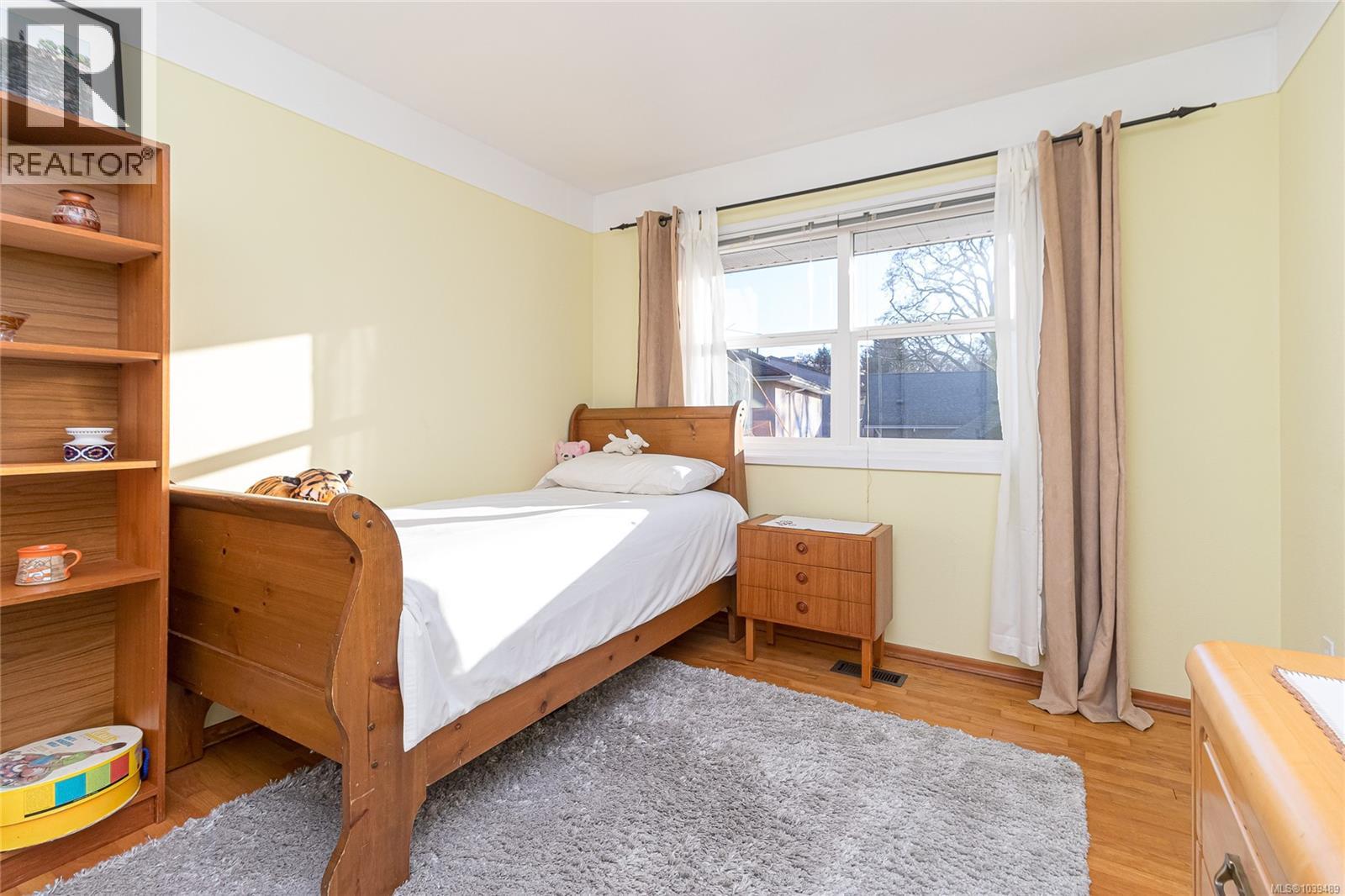 2739 Grosvenor Rd - 13