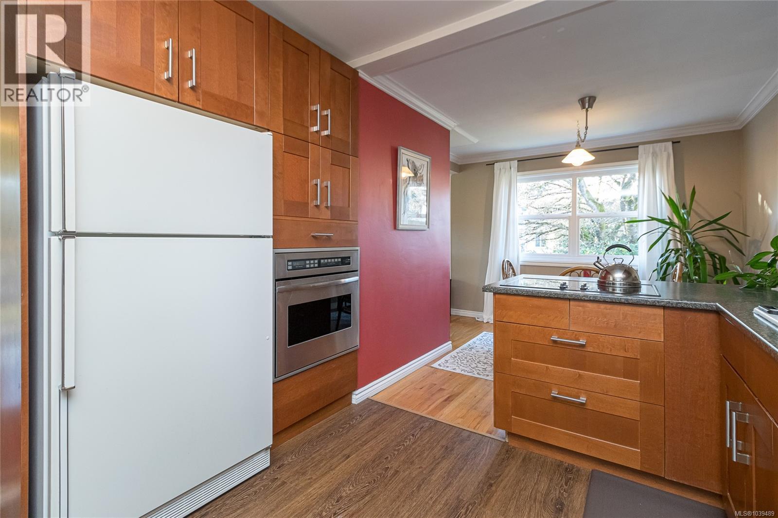 2739 Grosvenor Rd - 9