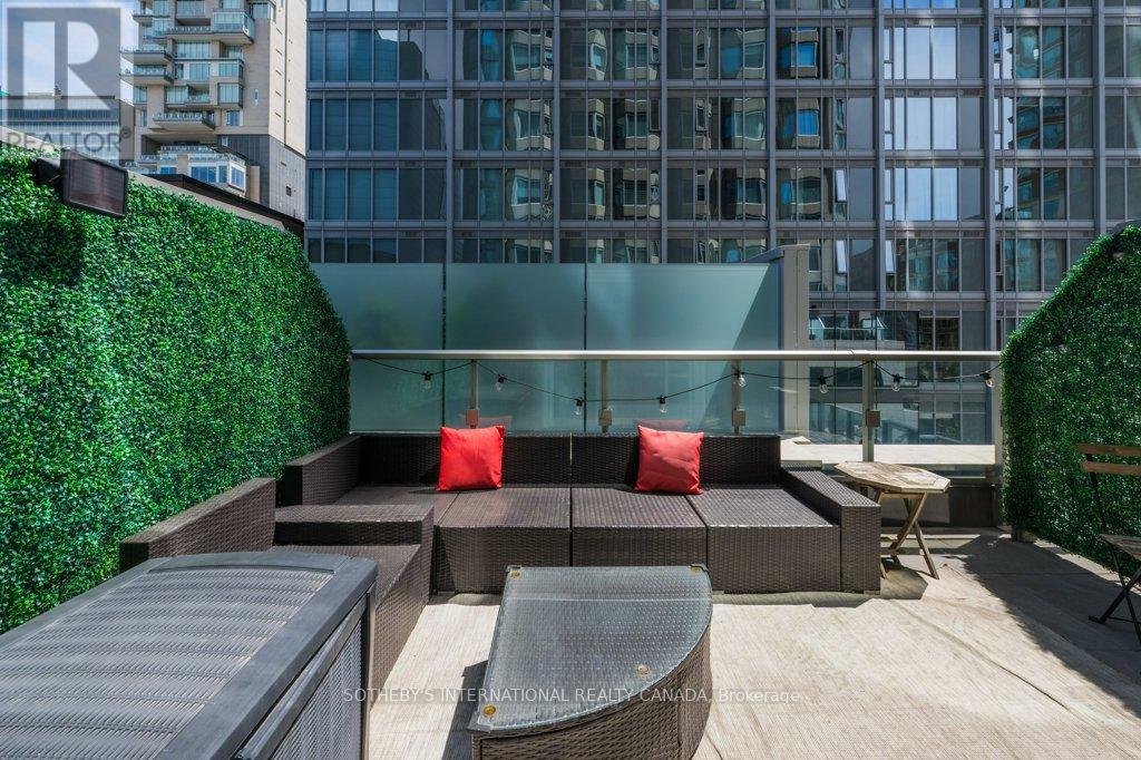 #409 155 YORKVILLE AVENUE - 28