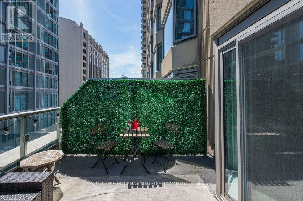 #409 155 YORKVILLE AVENUE - 30