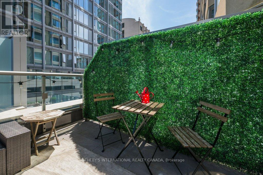 #409 155 YORKVILLE AVENUE - 32