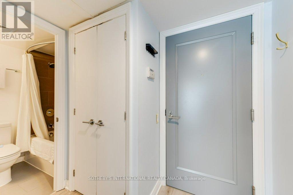 #409 155 YORKVILLE AVENUE - 4