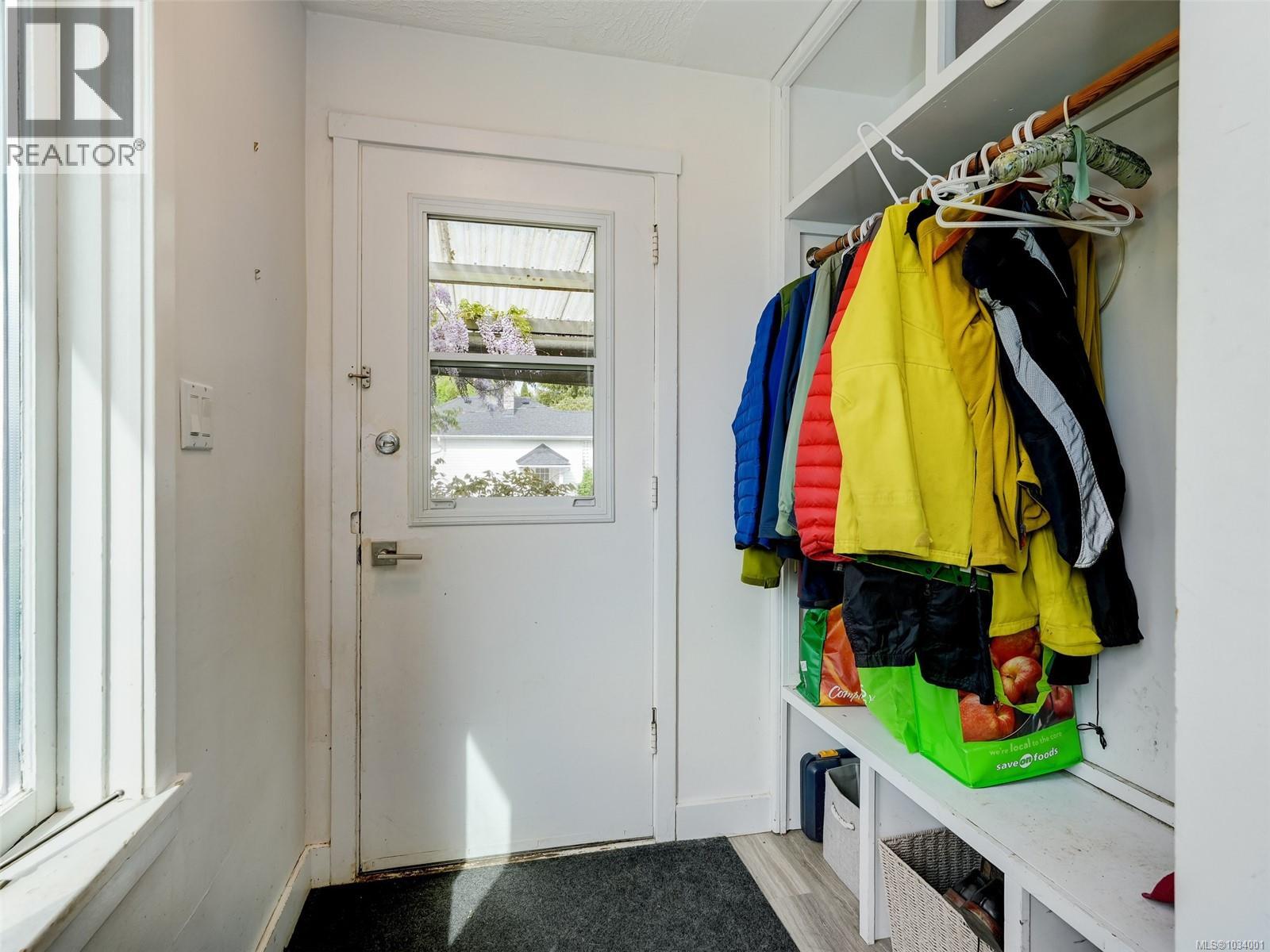  839 Villance Street, Victoria
