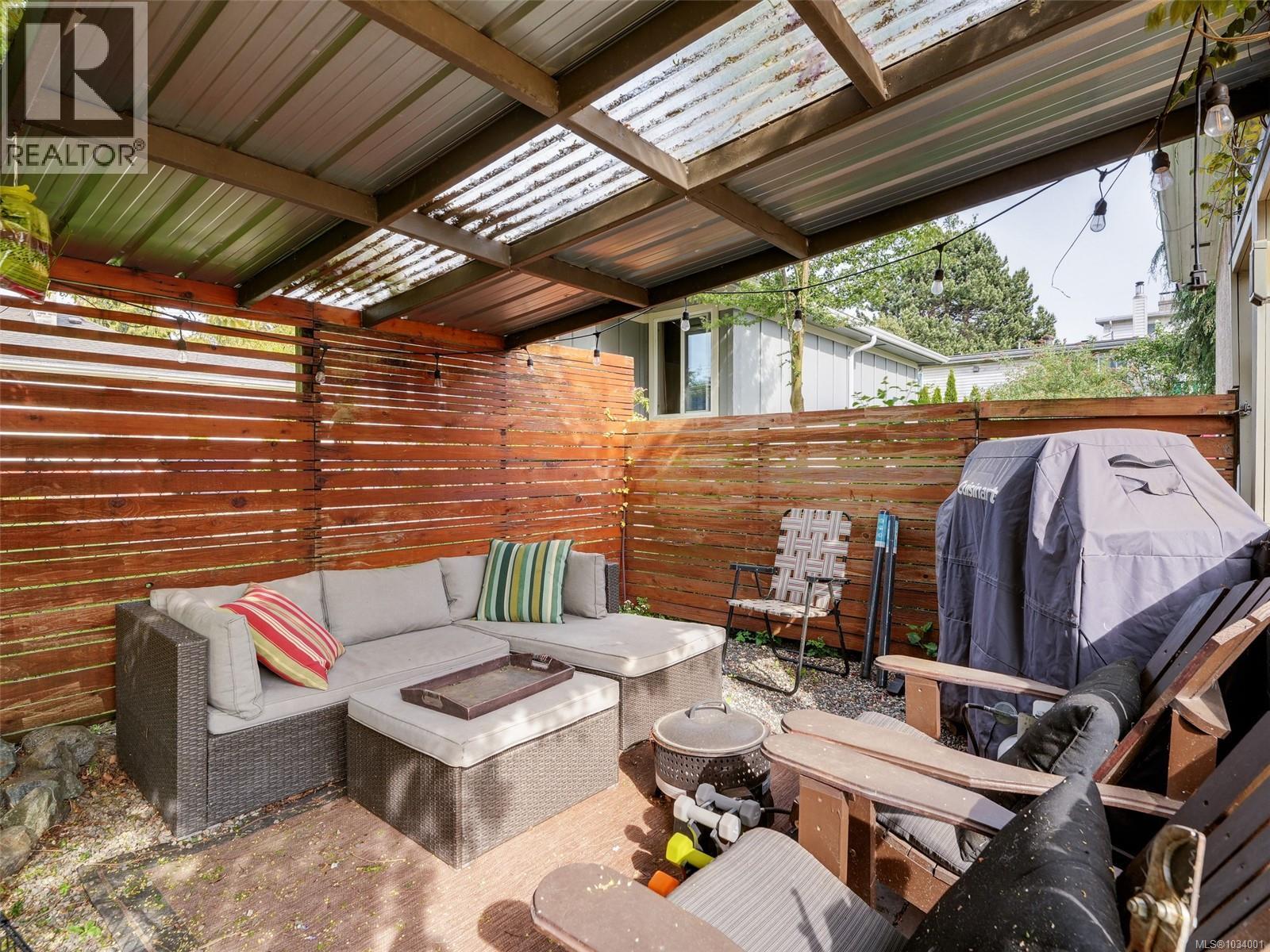  839 Villance Street, Victoria