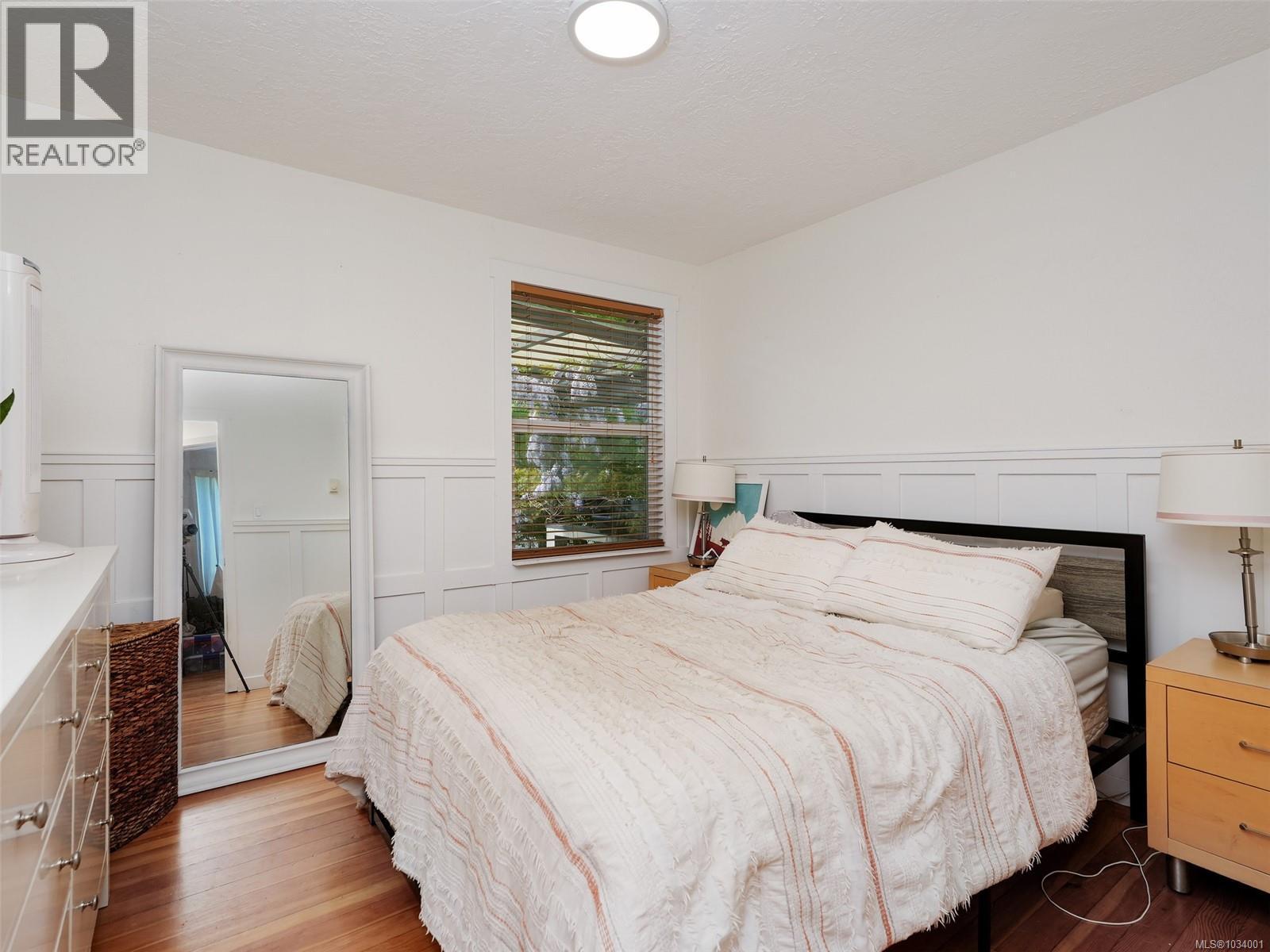  839 Villance Street, Victoria