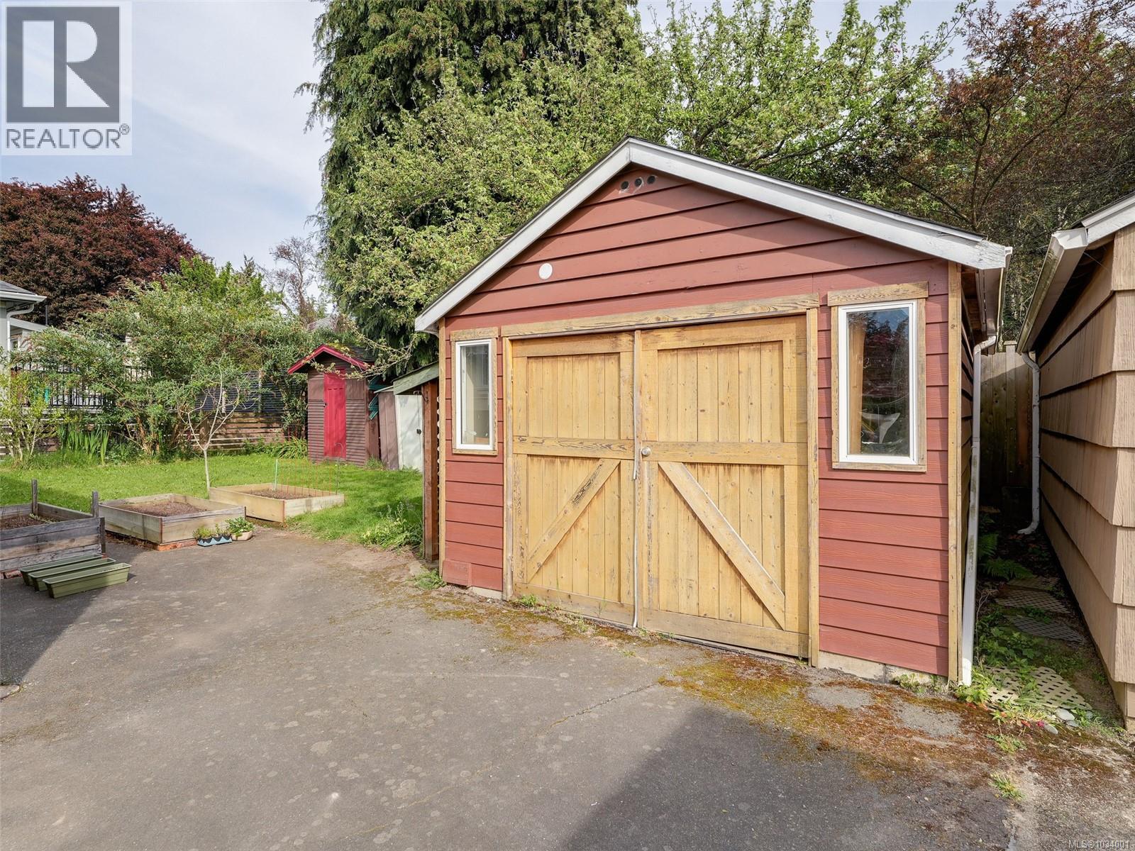  839 Villance Street, Victoria