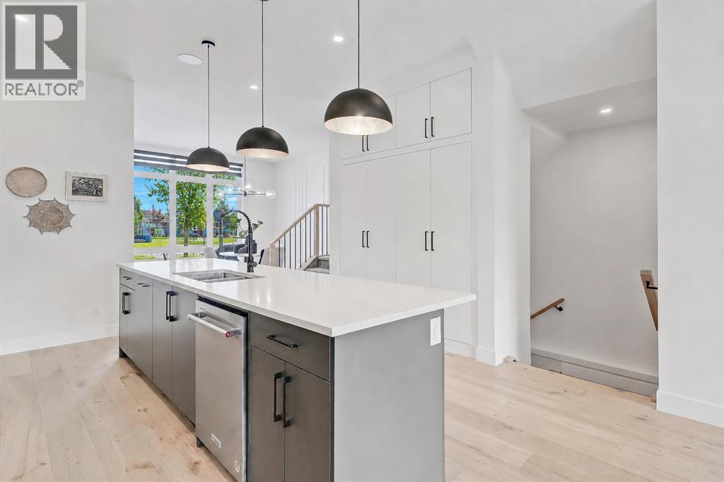523 55 Avenue SW - 7