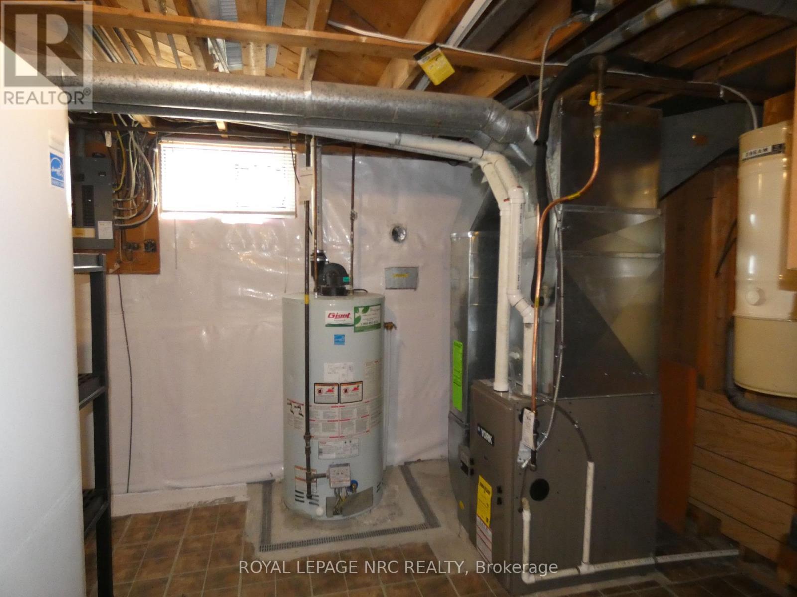 2909 HENLEY AVENUE - 19