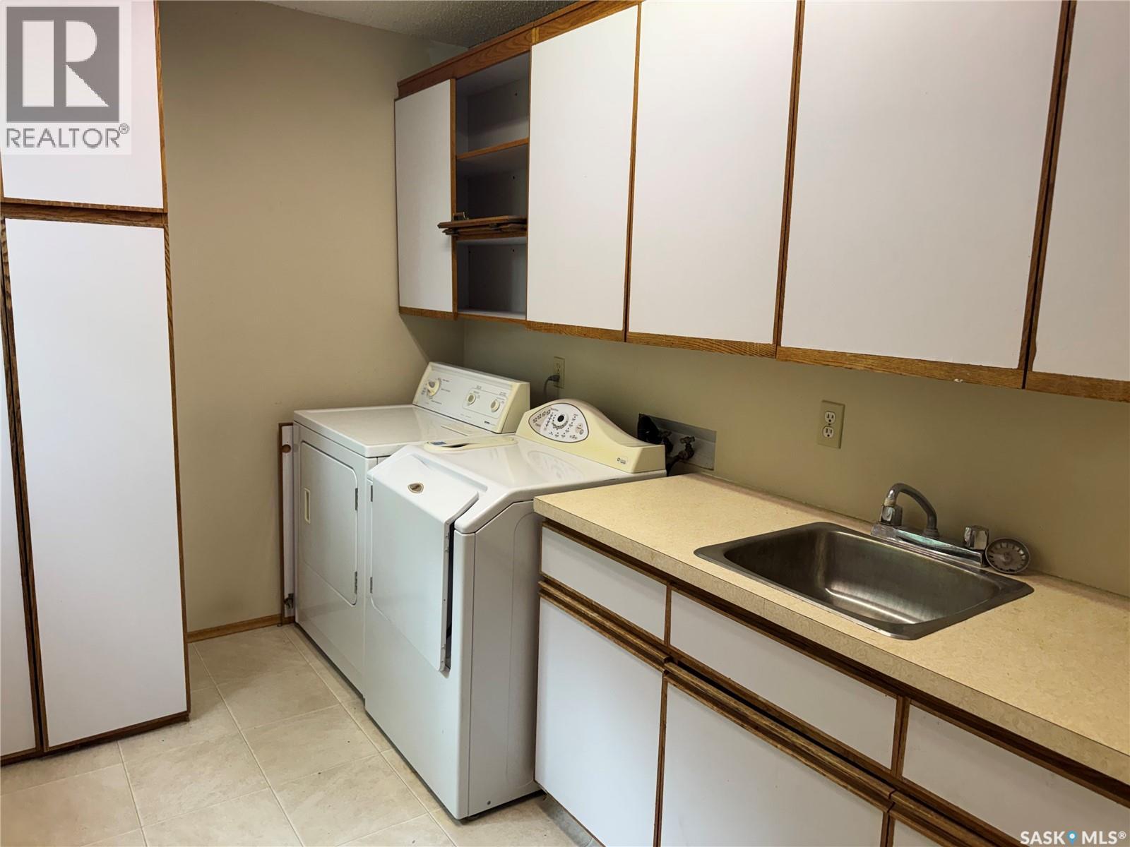 307 5th AVENUE W - 6