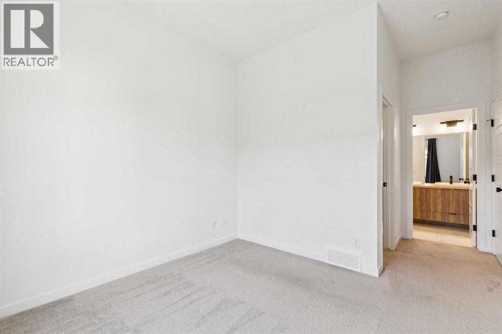 146 Walgrove Common SE - 16