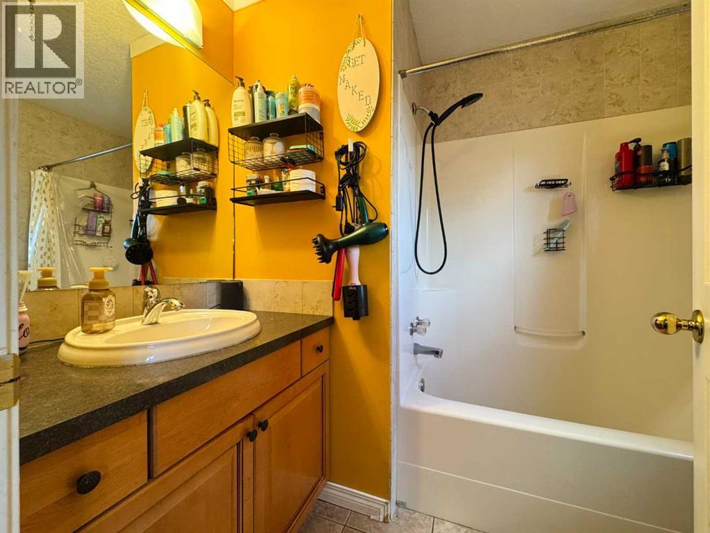 93 Heritage Crescent W - 21