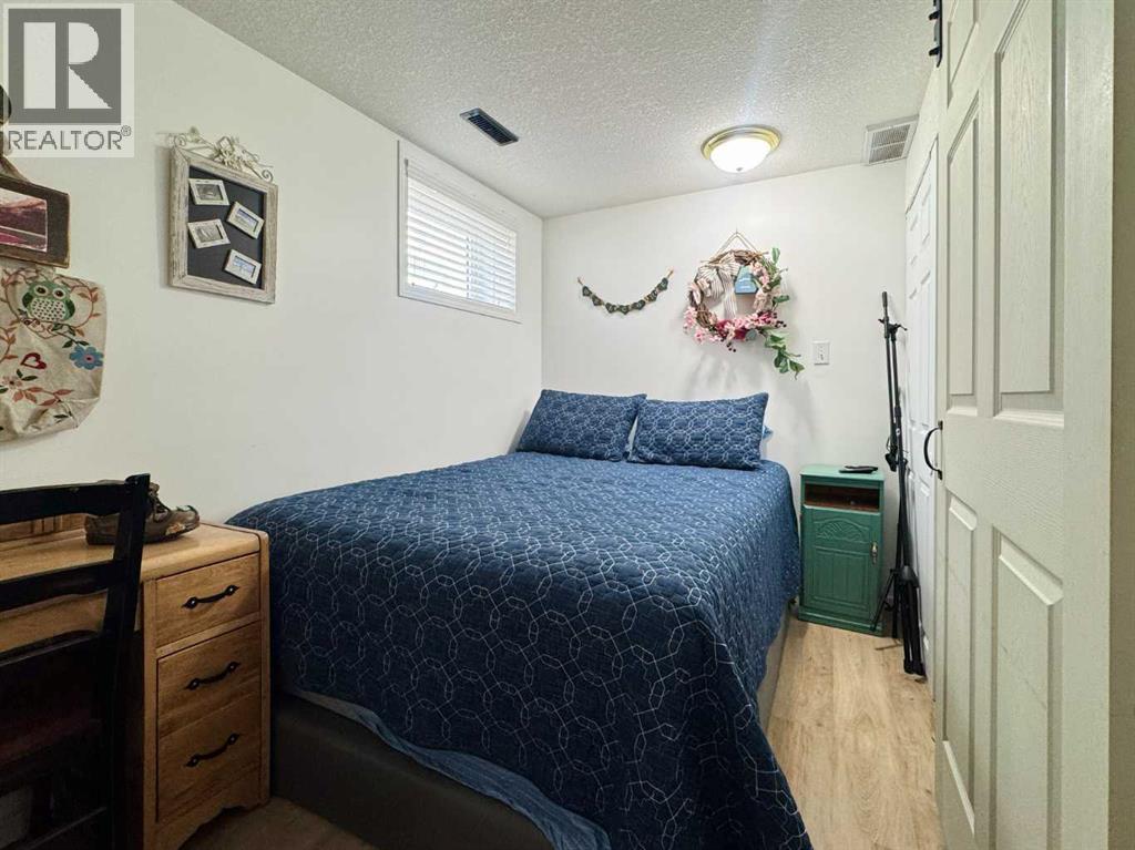 93 Heritage Crescent W - 38