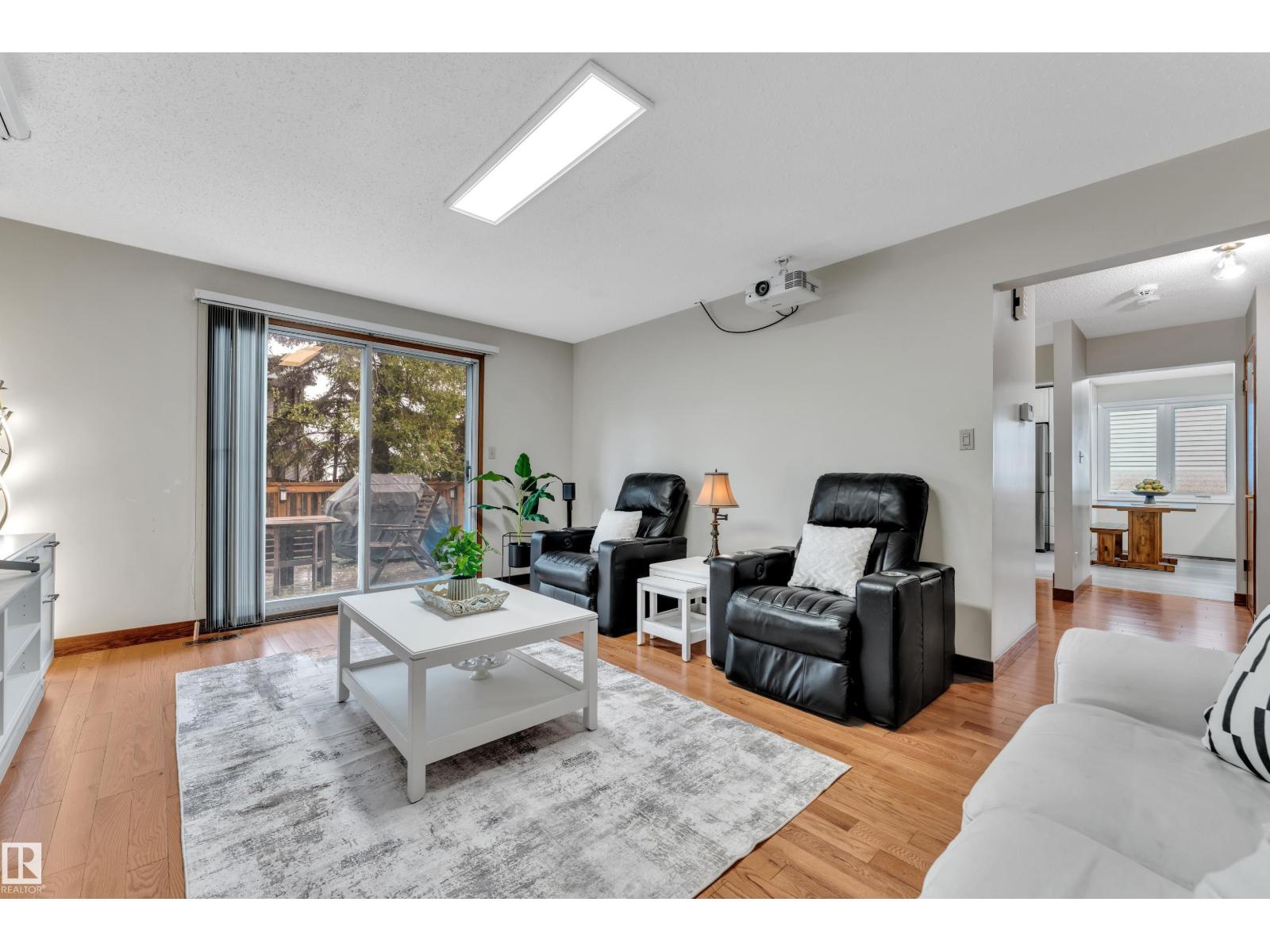 10532 154 AV NW - 18