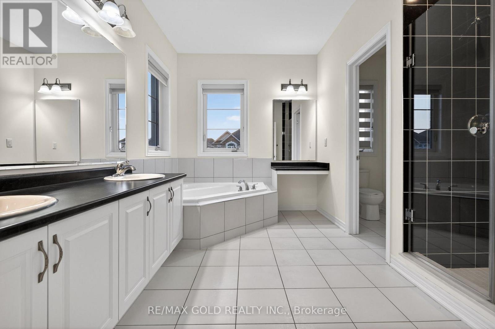 556 BRISDALE DRIVE - 14