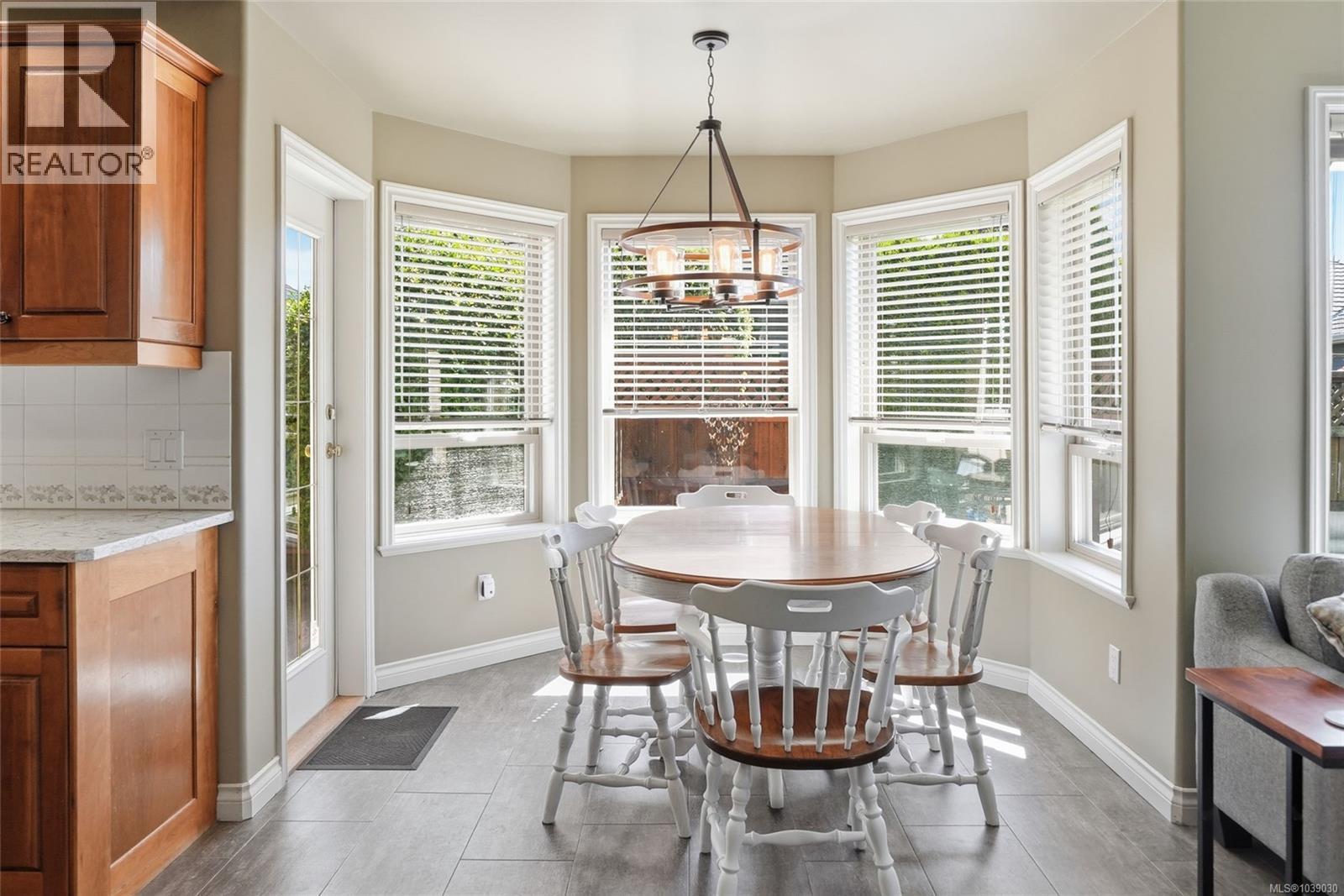 1096 Aery View Way - 32