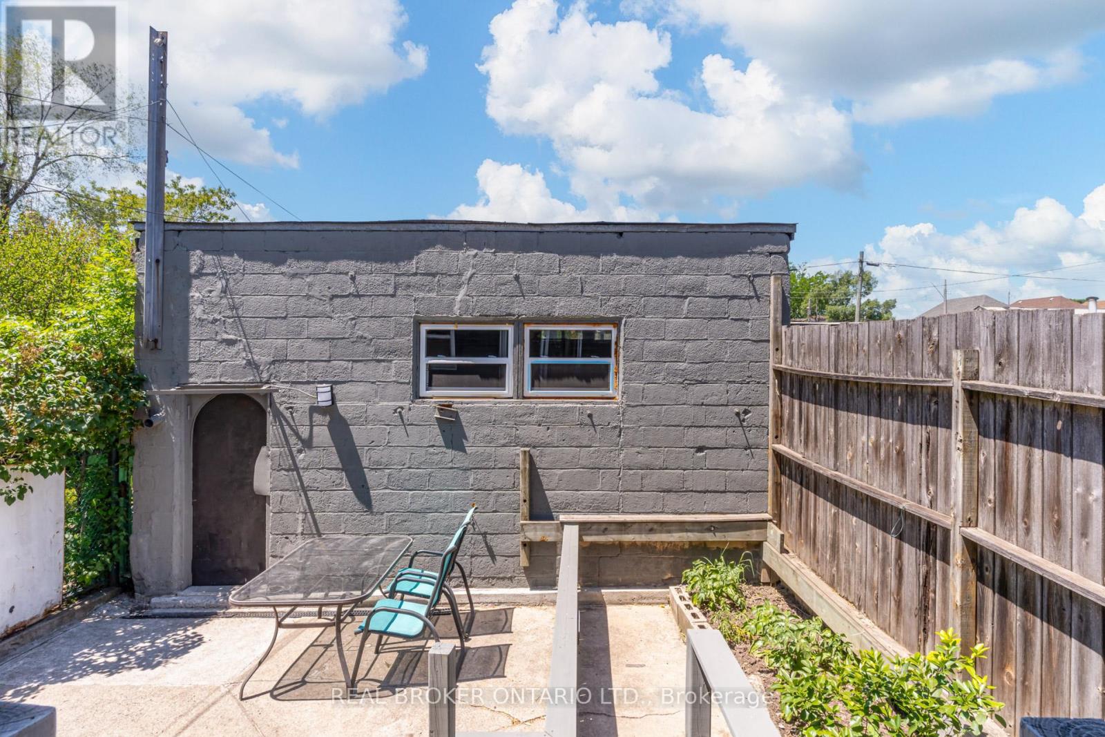 127 BARNESDALE AVENUE N - 35
