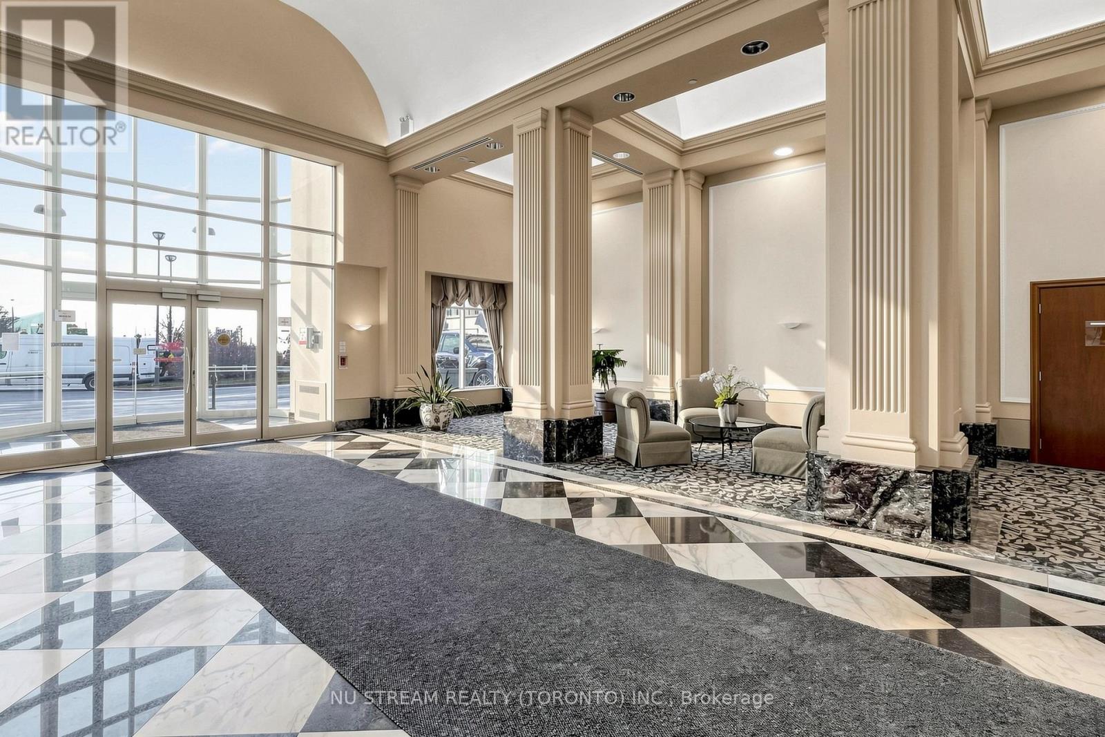 #1002 1 LEE CENTRE DRIVE - 43