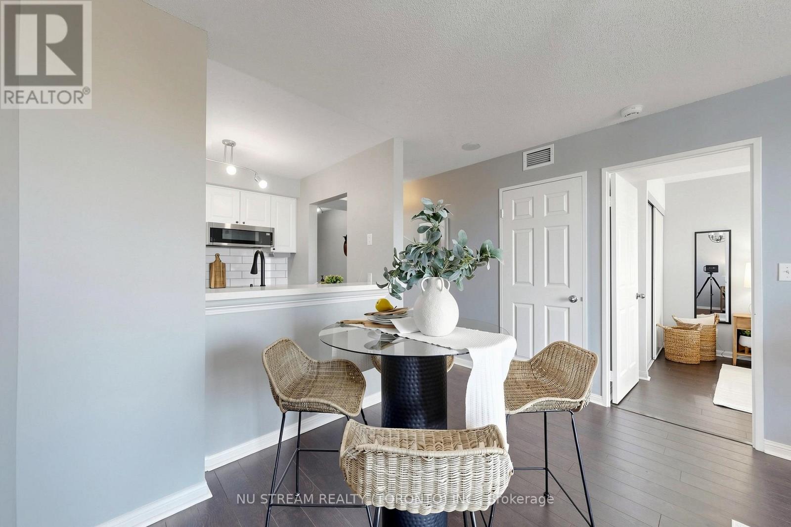 #1002 1 LEE CENTRE DRIVE - 13