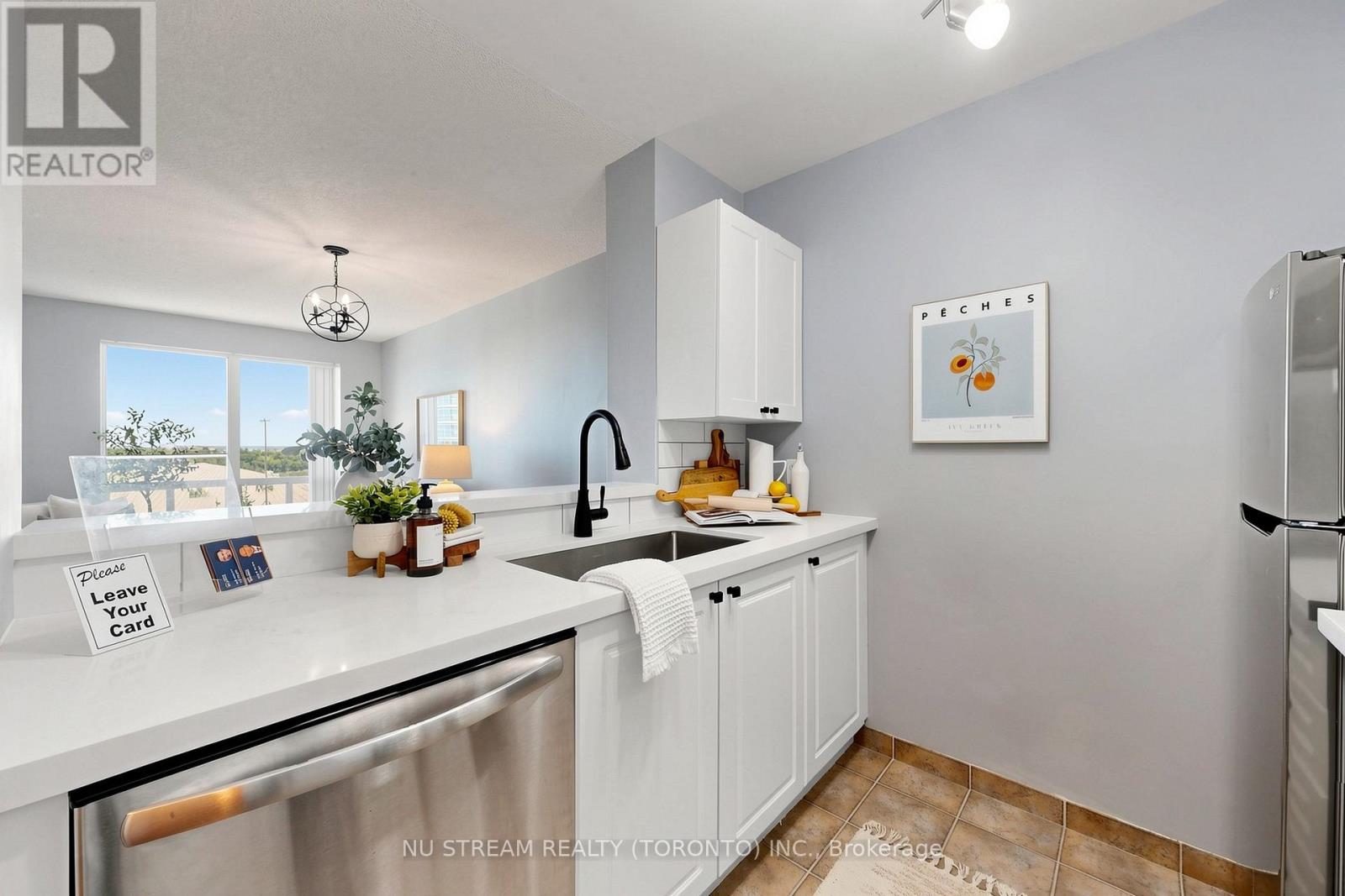 #1002 1 LEE CENTRE DRIVE - 15