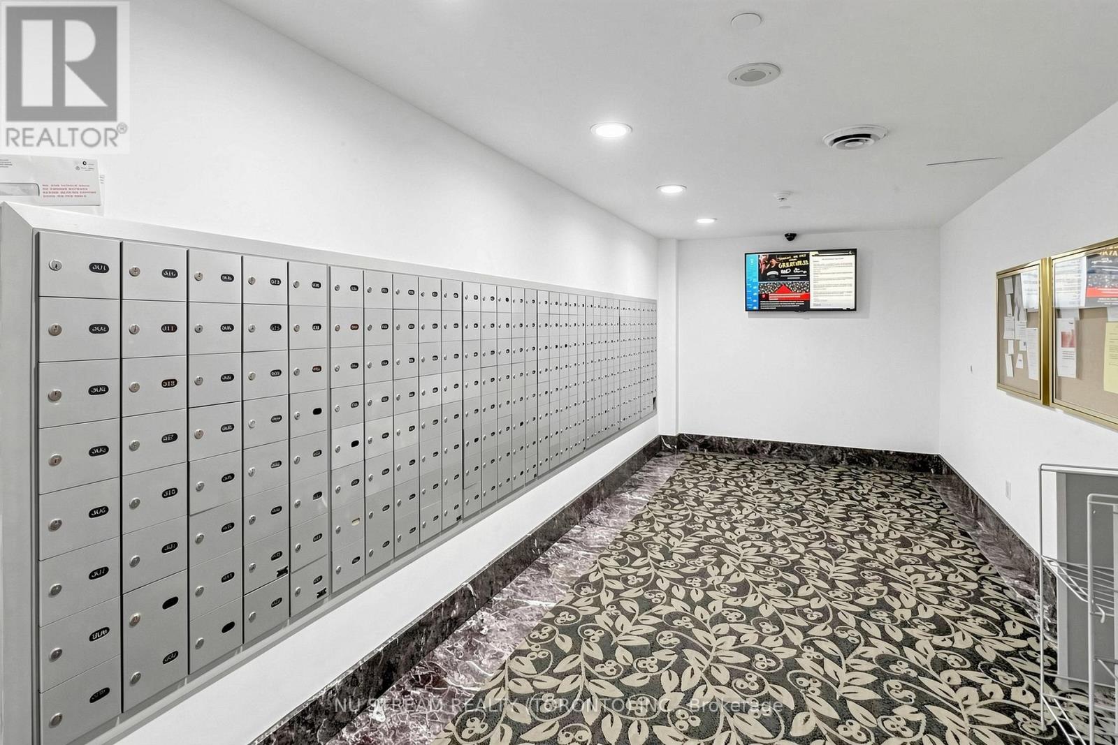 #1002 1 LEE CENTRE DRIVE - 39