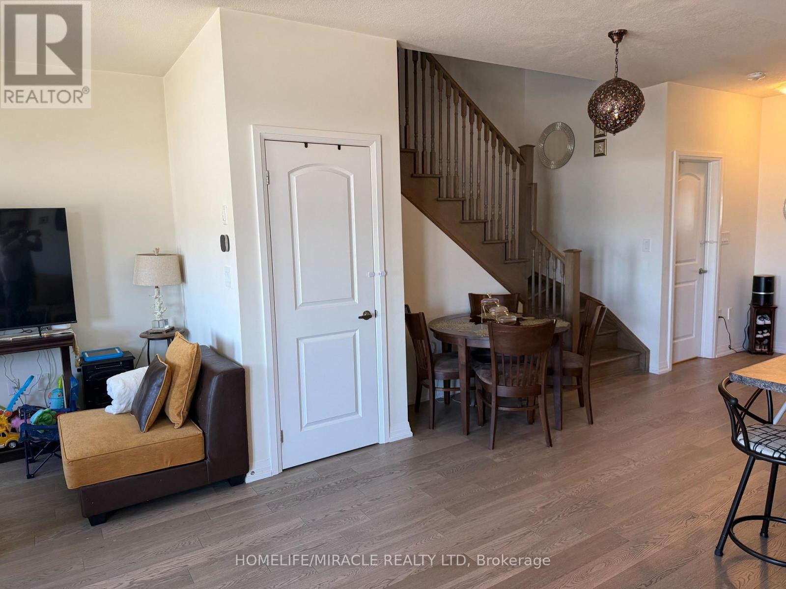 27 CENTRAL MKT DRIVE - 4