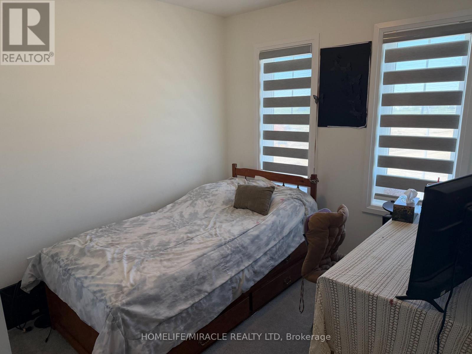 27 CENTRAL MKT DRIVE - 6