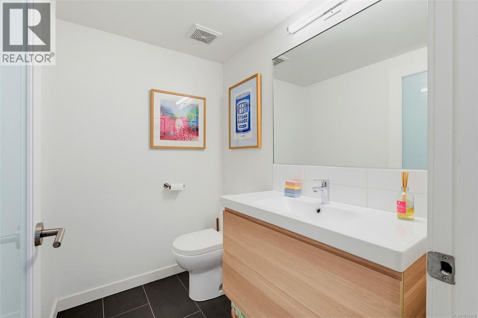 202 1246 Fairfield Road, Victoria