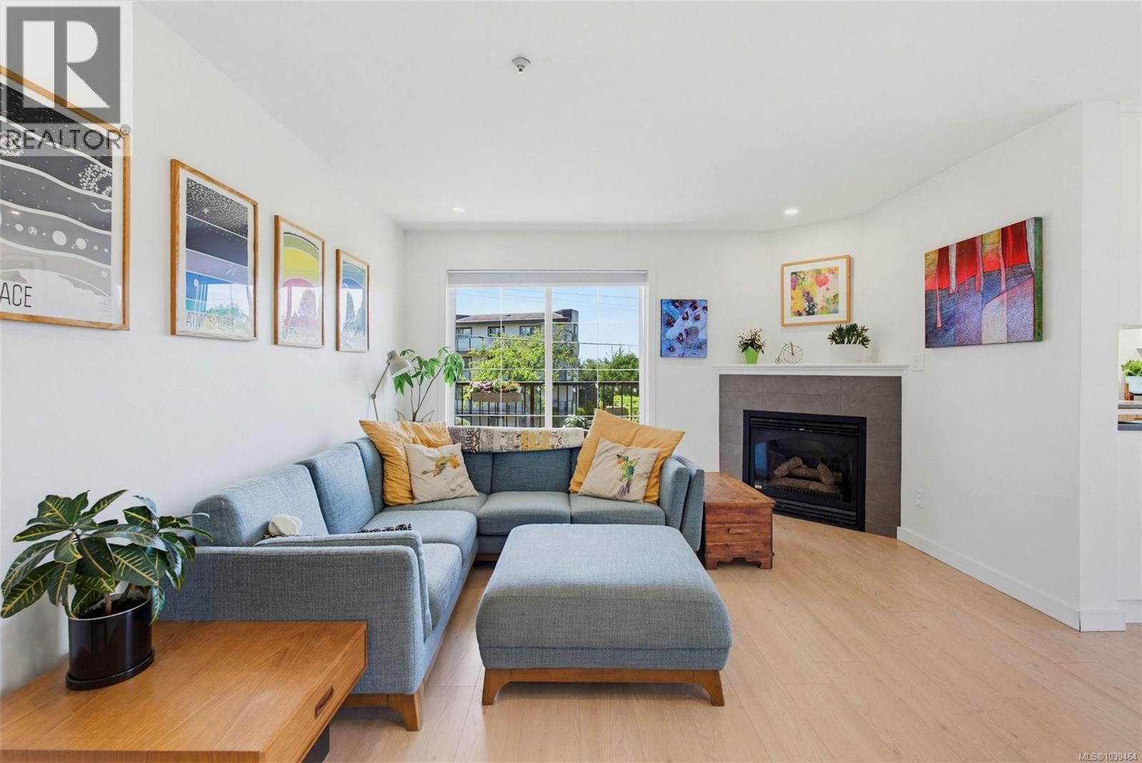 202 1246 Fairfield Road, Victoria