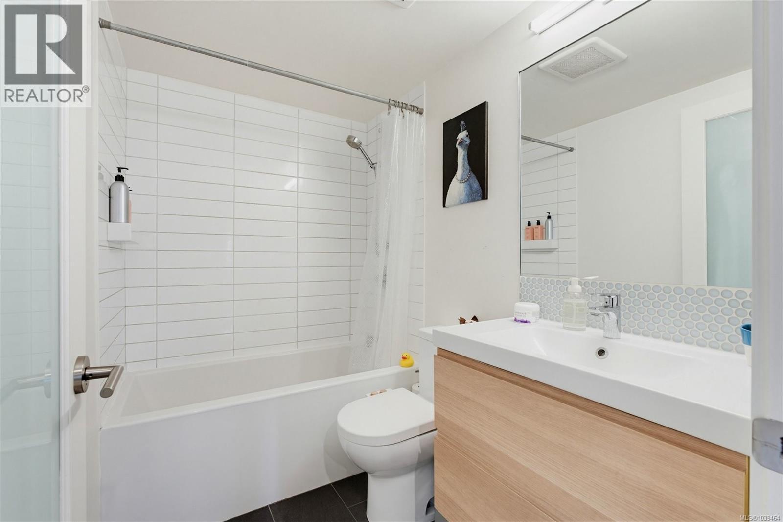 202 1246 Fairfield Road, Victoria