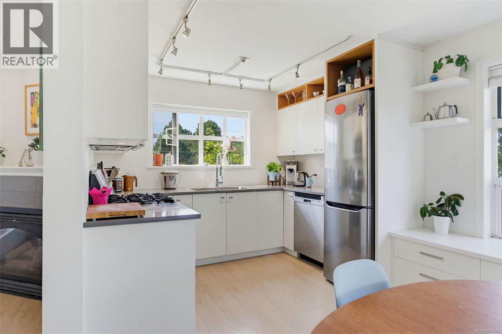 202 1246 Fairfield Road, Victoria