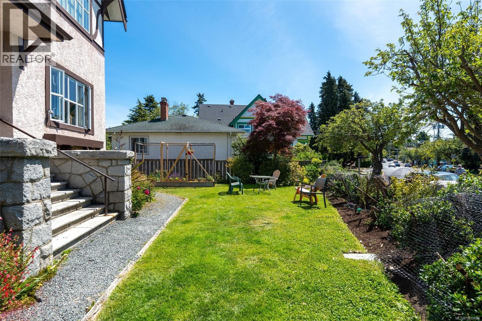 202 1246 Fairfield Road, Victoria