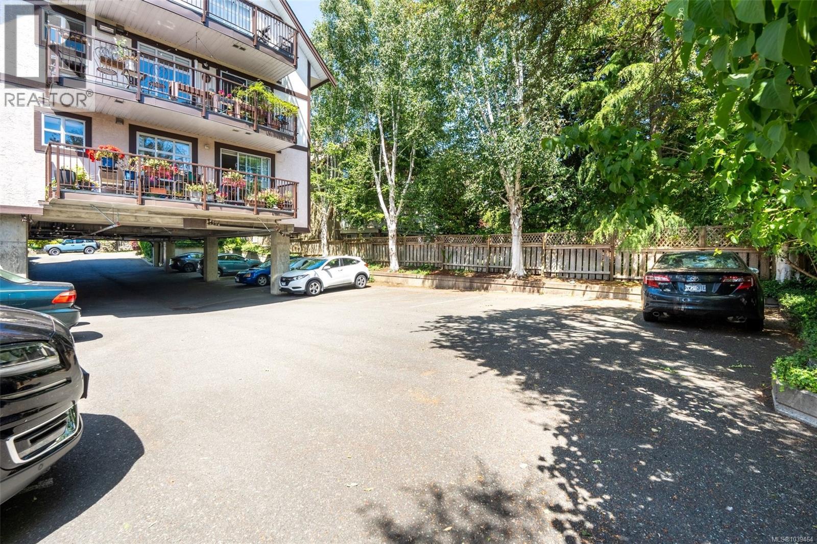 202 1246 Fairfield Road, Victoria