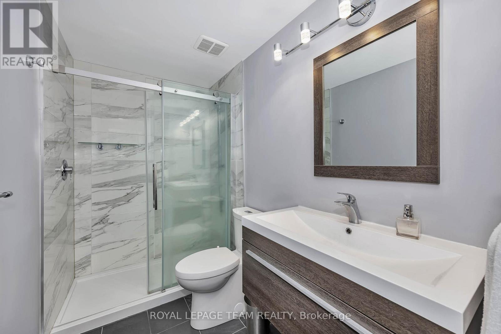 #25 3105 STOCKTON DRIVE - 32