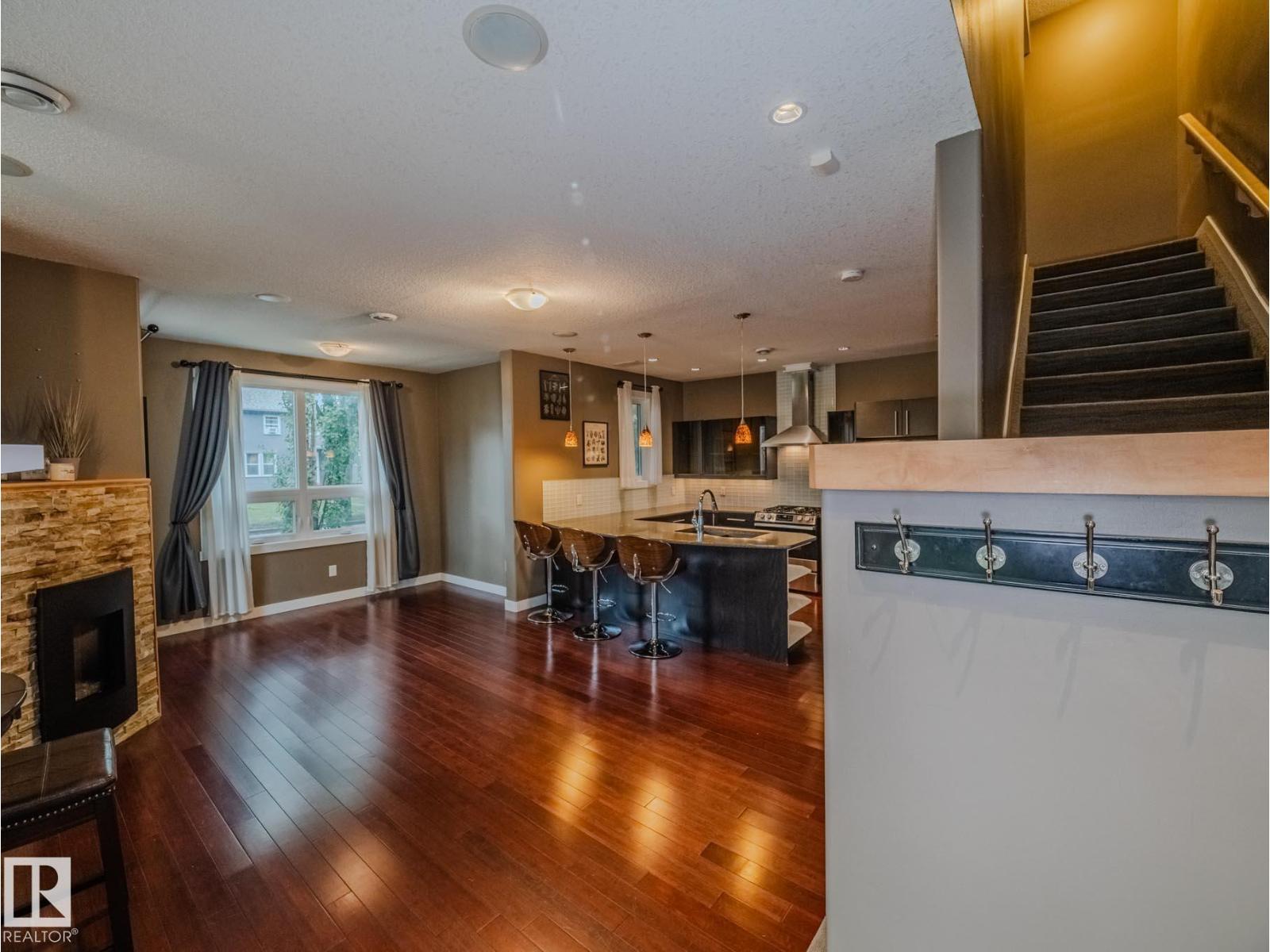 8306 108 ST NW - 10