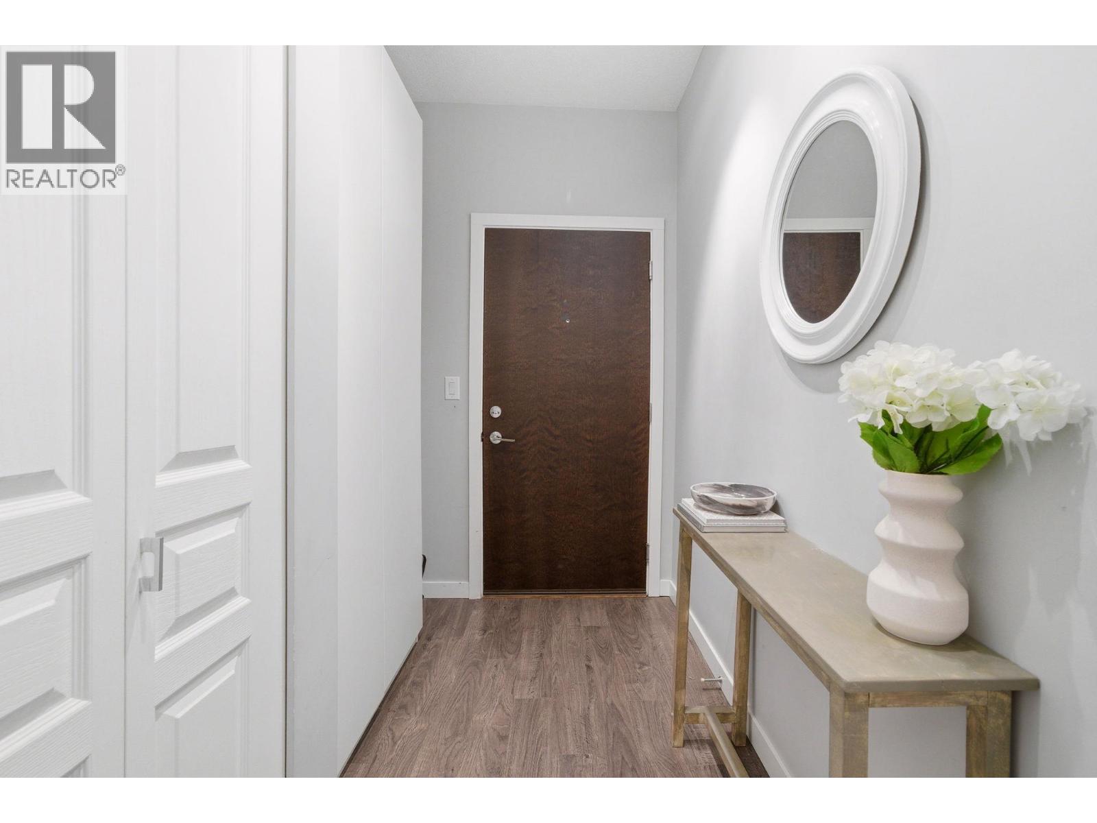 512 1152 WINDSOR MEWS — photo 3