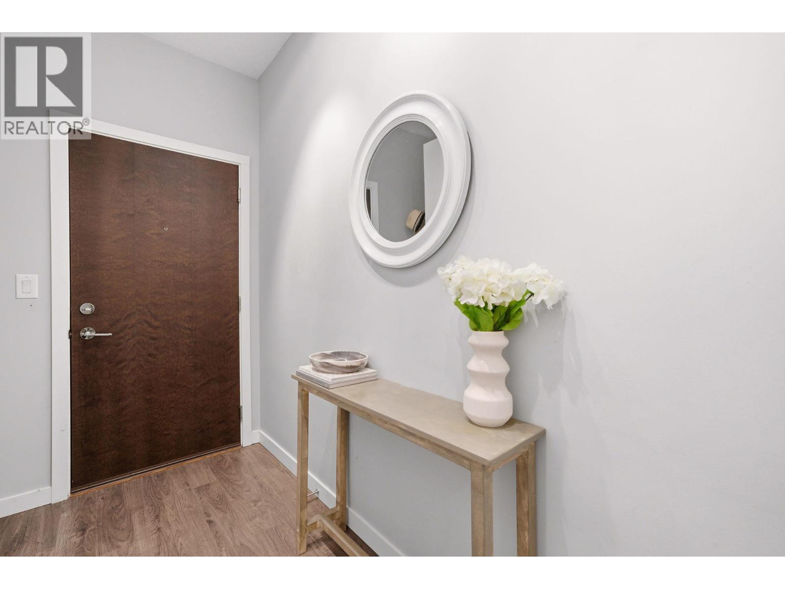 512 1152 WINDSOR MEWS — photo 4