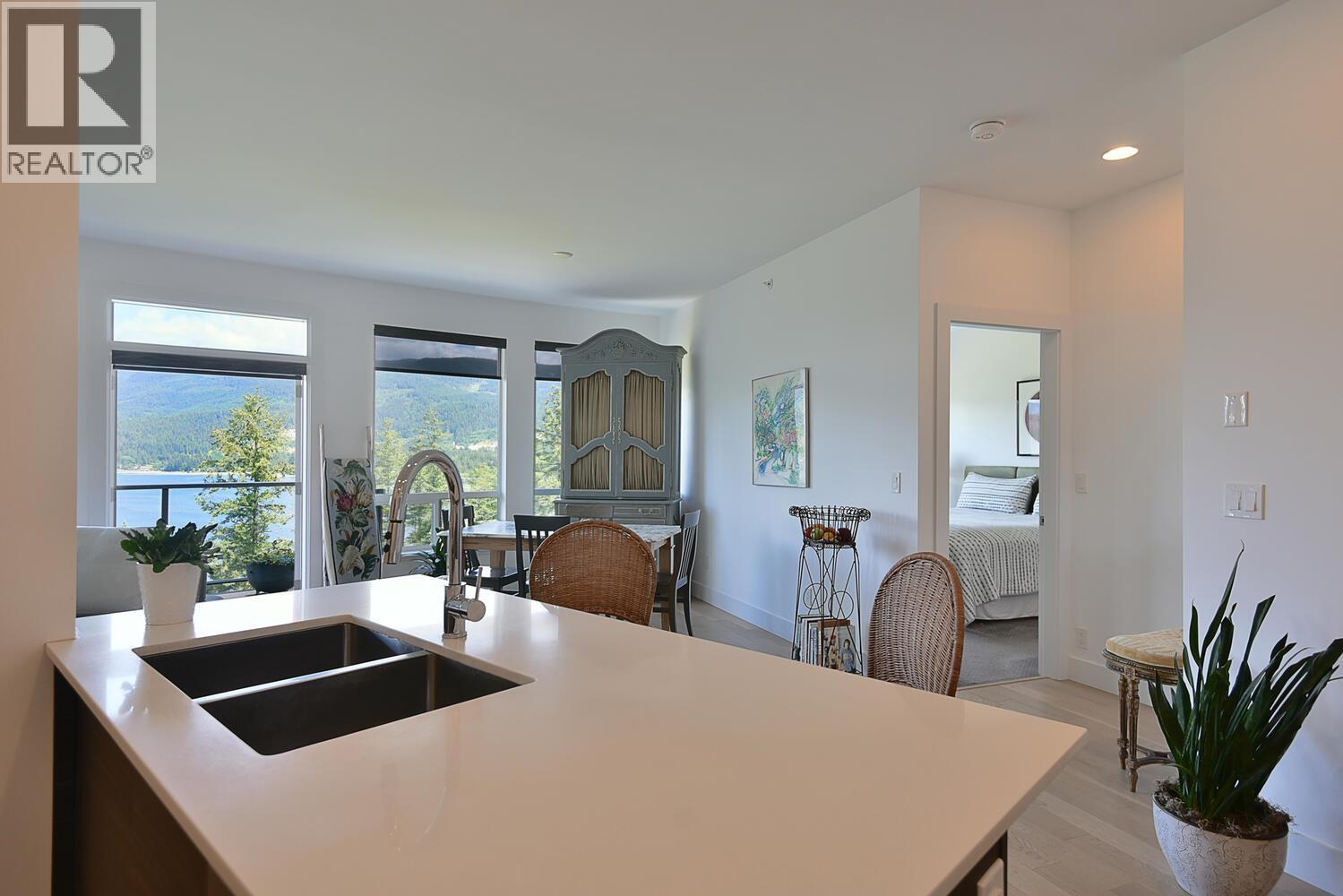 302 5780 MARINE WAY, Sechelt