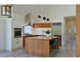 1860 Arboretum Drive, Gibsons, BC V0N1V6 Photo 10
