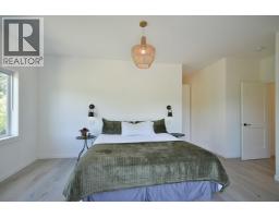 1860 Arboretum Drive, Gibsons, BC V0N1V6 Photo 14