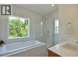 1860 Arboretum Drive, Gibsons, BC V0N1V6 Photo 16