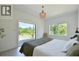 1860 Arboretum Drive, Gibsons, BC V0N1V6 Photo 17