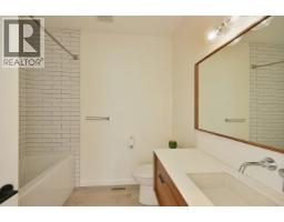 1860 Arboretum Drive, Gibsons, BC V0N1V6 Photo 23