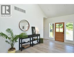 1860 Arboretum Drive, Gibsons, BC V0N1V6 Photo 24