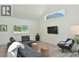 1860 Arboretum Drive, Gibsons, BC V0N1V6 Photo 8